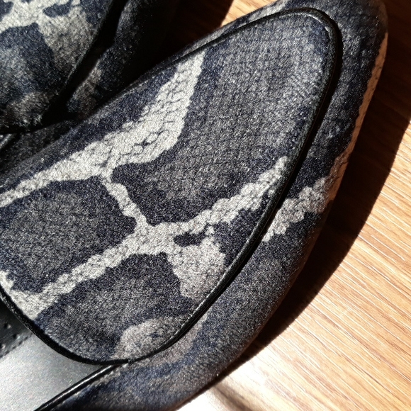 Vaneli python print fabric flats. 8 wide - Picture 2 of 10